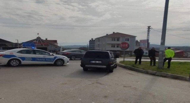 Kontrolsüz yola çıkan sürücü otomobille çarpıştı: 1 yaralı