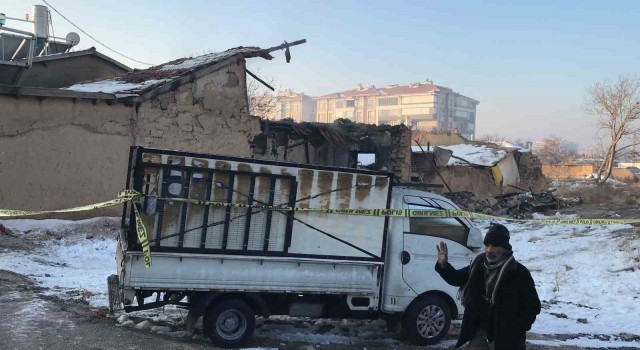 Konyadaki yangında 7 kişilik aile çatının çökmesi sonucu hayatını kaybetmiş