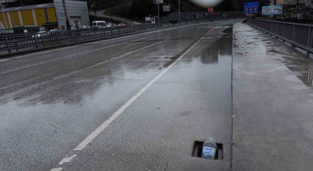 Köprüde rögar kapakları çalındı