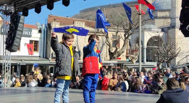 Kosova 15inci Bağımsızlık Gününü kutluyor