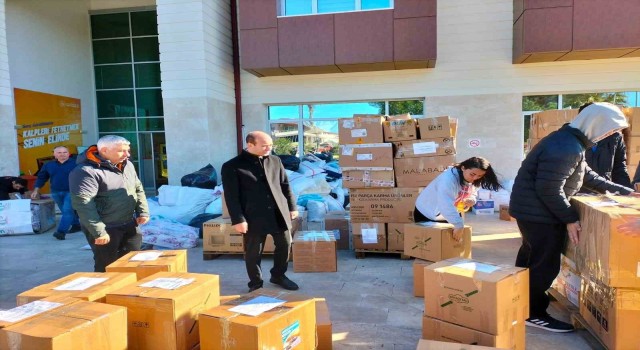 Köyceğizde depremzedeler için yardım kampanyası devam ediyor