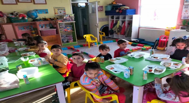 Köyceğizde okul öncesi öğrencilerine ücretsiz yemek uygulaması başladı
