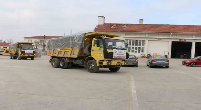 Köylülerden deprem bölgesine odun desteği