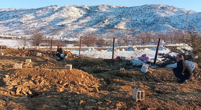 Köyü vuran depremde aynı aileden 14 kişi hayatını kaybetti