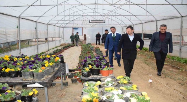 Kozlukta parkların süslenmesi tarım bölümü öğrencilerinden
