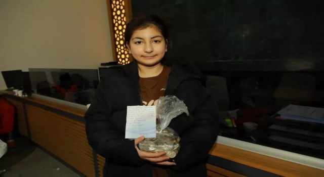 Küçük kız kardeşler, 3 yıllık kumbaralarındaki parayı depremzedelere gönderdi