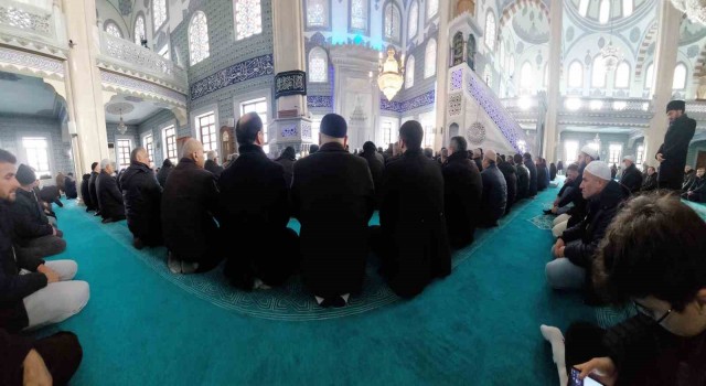 Küçükçekmecede depremde hayatını kaybedenler için Kuran-ı Kerim okutuldu
