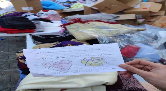 Kuşadasında çocuklardan depremzedeler için duygulandıran notlar