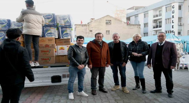 Kuşadasında yaşayan yabancılar depremzedeler için seferber oldu
