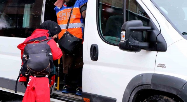 Kütahya İl Sağlık Müdürlüğü personeli deprem bölgesine hareket etti
