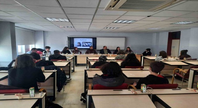 Kütahya Necip Fazıl Kısakürek Anadolu Lisesinde kitap söyleşisi