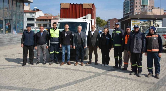 Lapseki Belediyesi deprem bölgesine 13üncü yardım aracını gönderdi