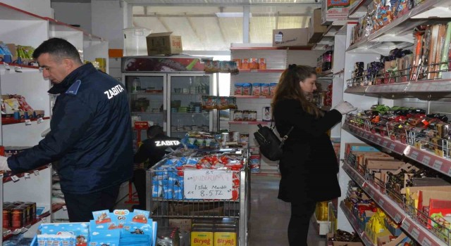 Lapseki Belediyesi Zabıta ekipleri marketlerde fiyat ve etiket denetimi yaptı