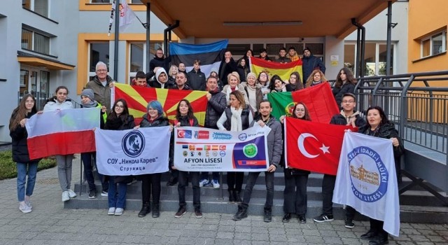 Lise öğrencileri Polonyaya giderek deneyimlerini arttırdılar