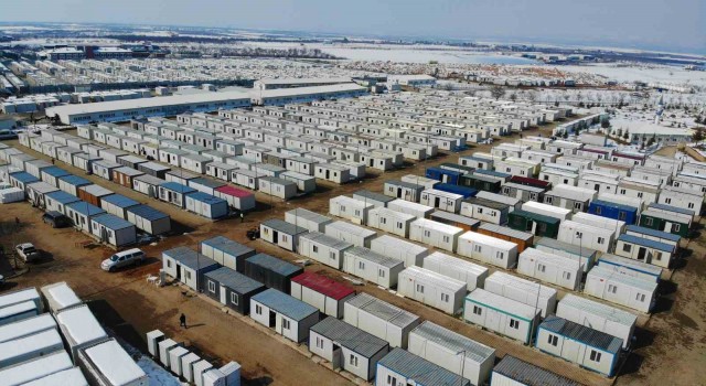 Malatyada 10 bin kişinin barınacağı konteyner kente aileler yerleşmeye başladı