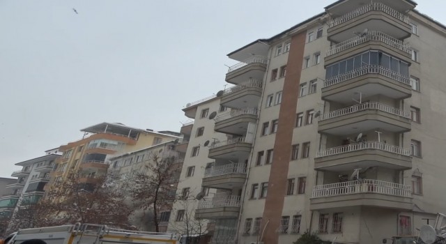 Malatyada 6 katlı binanın çökme anı kamerada