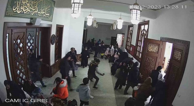 Malatyada depremin yeni görüntüleri cami kamerasına yansıdı