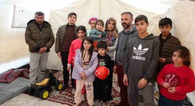 Malatyada depremzedeler çadır kentte hayata tutunuyor