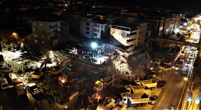 Malatyada ekiplerin gece çalışması havadan görüntülendi