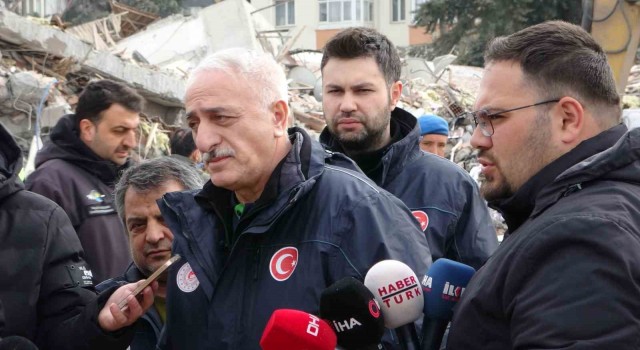 Malatyada enkaz kaldırma çalışmaları sürüyor