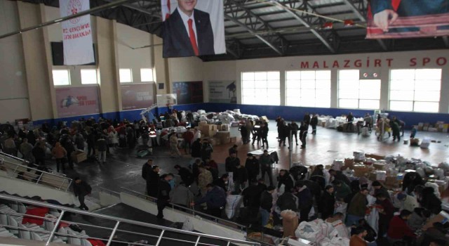 Malazgirtte depremzedeler için yardım kampanyası