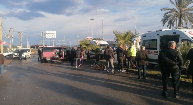 Manavgatta itfaiye aracı minibüsle çarpıştı: 1 ölü, 3 yaralı