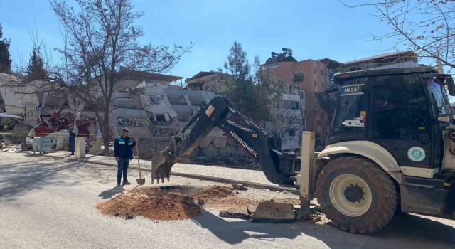 Manisa Büyükşehir Belediyesi yaraların sarılması için kolları sıvadı