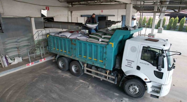 Manisa Büyükşehirden deprem bölgesine yem desteği