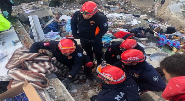Manisa İtfaiyesi kurtarma çalışmalarına başladı