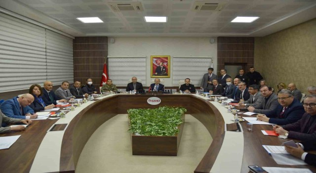 Manisadan deprem bölgesine gidecek yardımlar ve ekipler için toplandılar