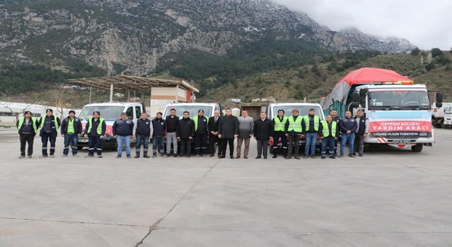 Manisadan deprem bölgesine personel ve araç sevk edildi