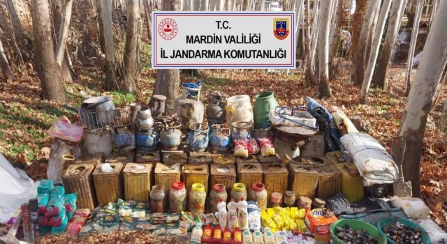 Mardinde terör örgütüne ait yaşam malzemeleri ele geçirildi