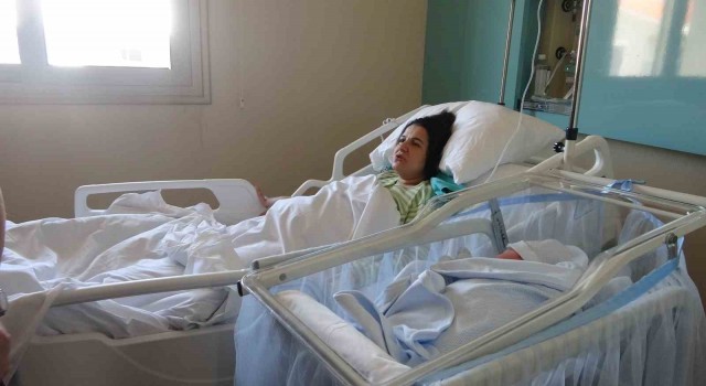 Marmarisin ilk depremzede bebeği dünyaya gözlerini açtı