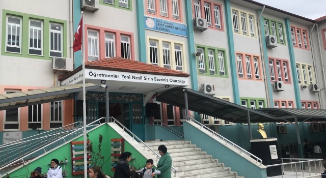 Marmariste 460 depremzede öğrenci ders başı yaptı