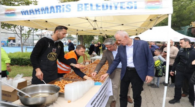 Marmariste depremde hayatını kaybedenler için lokma dağıtıldı