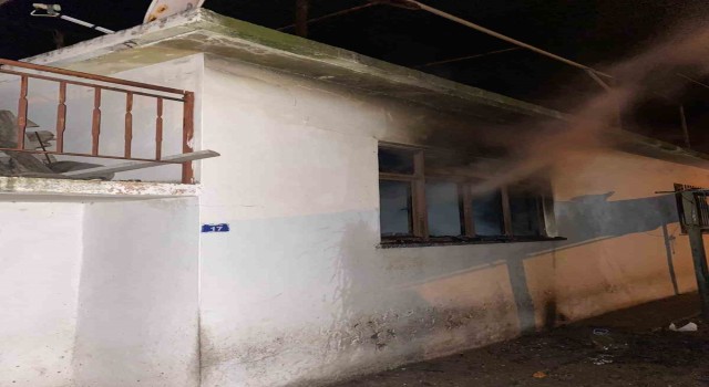 Marmariste ev yangınında bir kişi öldü
