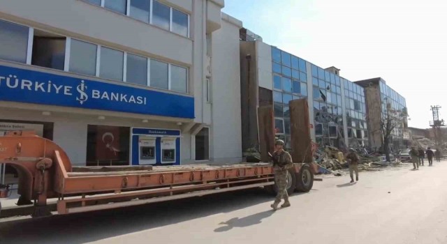Mehmetçik Hatayda asayiş faaliyetlerine aralıksız devam ediyor