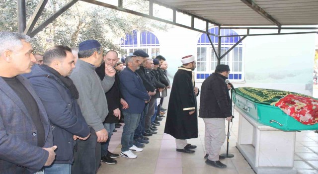 Melek öğretmen gözyaşlarıyla uğurlandı