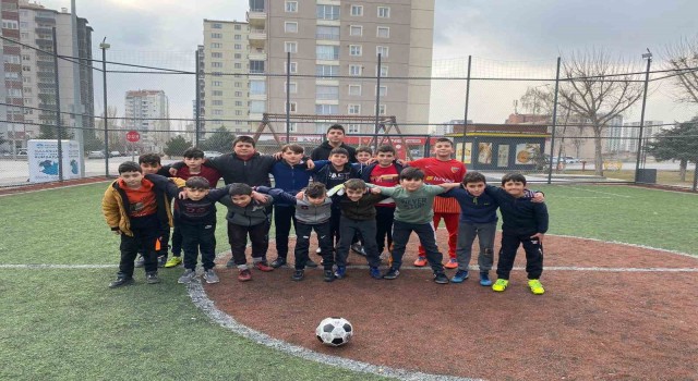 Melikgazinin Futbol Kursu ile Çocuklar Daha Verimli Zaman Geçiriyor
