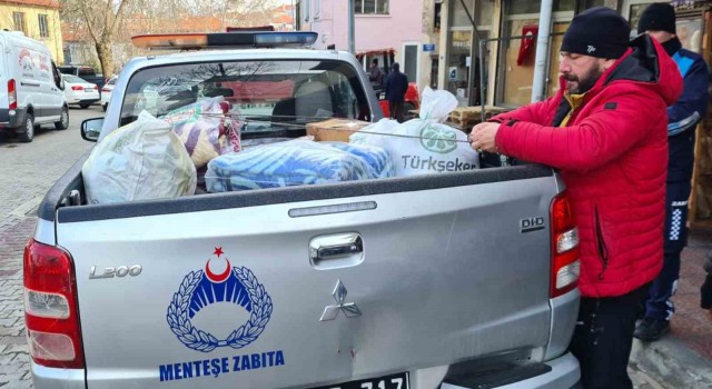 Menteşe Belediyesi deprem yardımlarını adreslerinden alıyor