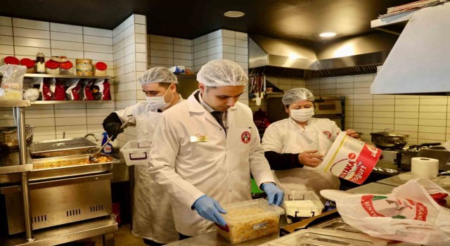 Menteşe Belediyesinden Köteklide depremzedelere 3 öğün yemek