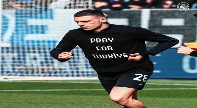 Merih Demiral ısınmaya Türkiye için dua et tişörtüyle çıktı