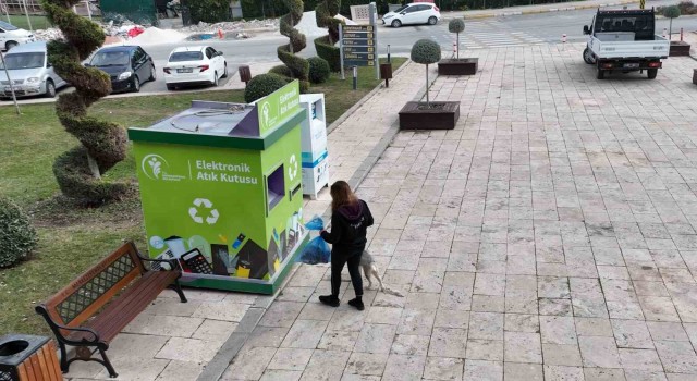 Merkezefendide atıklar ayrıştırılarak toplanıyor