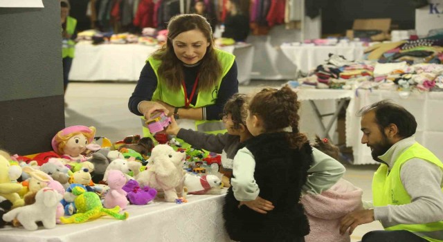 Merkezefendide depremzedeler için kurulan Dayanışma Merkezi, iki günde 718 afetzedeye hizmet verdi