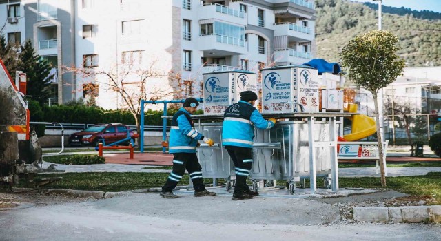 Merkezefendide yer altı çöp konteyneri 80 farklı noktaya yerleştirildi
