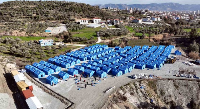 Mersin Büyükşehir Belediyesi Hatayda bin 500 kişilik çadır kent kuruyor