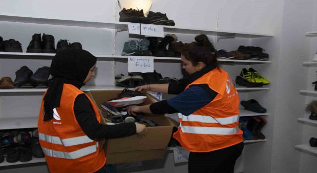 Mersinde gönüllüler depremzedeler için tek yürek oldu