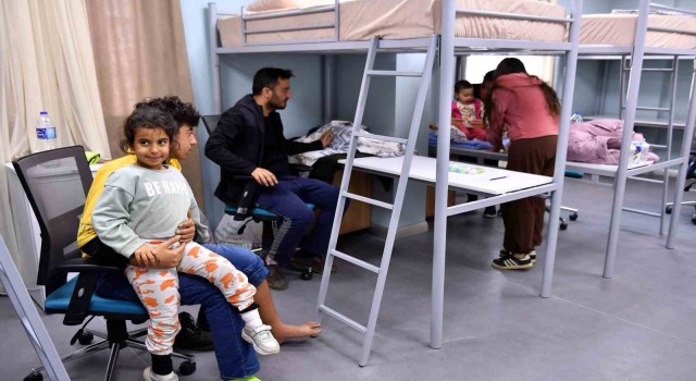 Mersine gelen depremzedeler belediye tesislerinde konuk ediliyor