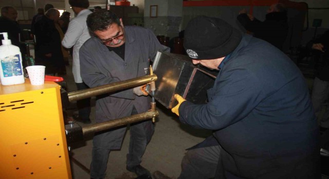 Meslek Lisesi öğrencileri depremzedeler için soba üretiyor