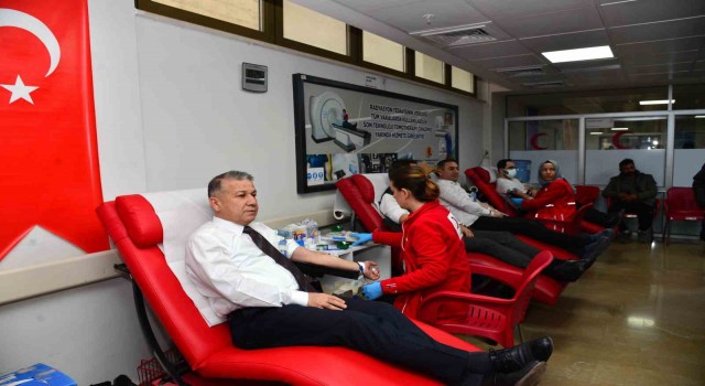 MEÜ tüm imkanlarıyla depremzedelerin yanında